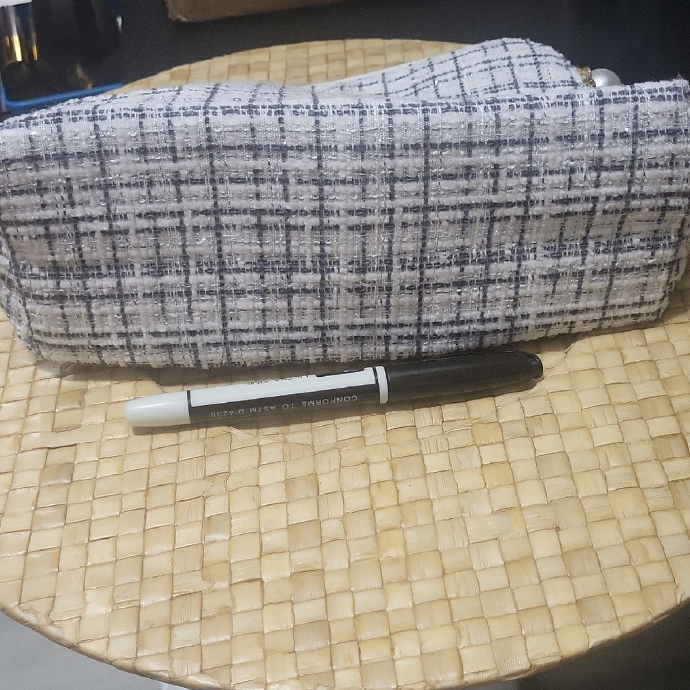 Plaid Cosmetic Bag with Zipper - Picture 3 of 5